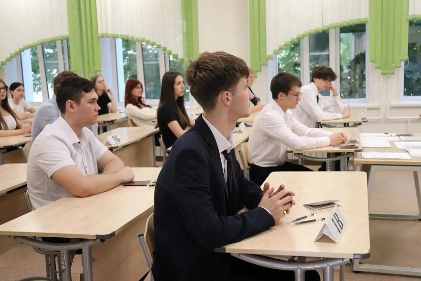 Саратовские выпускники сдают ЕГЭ по математике